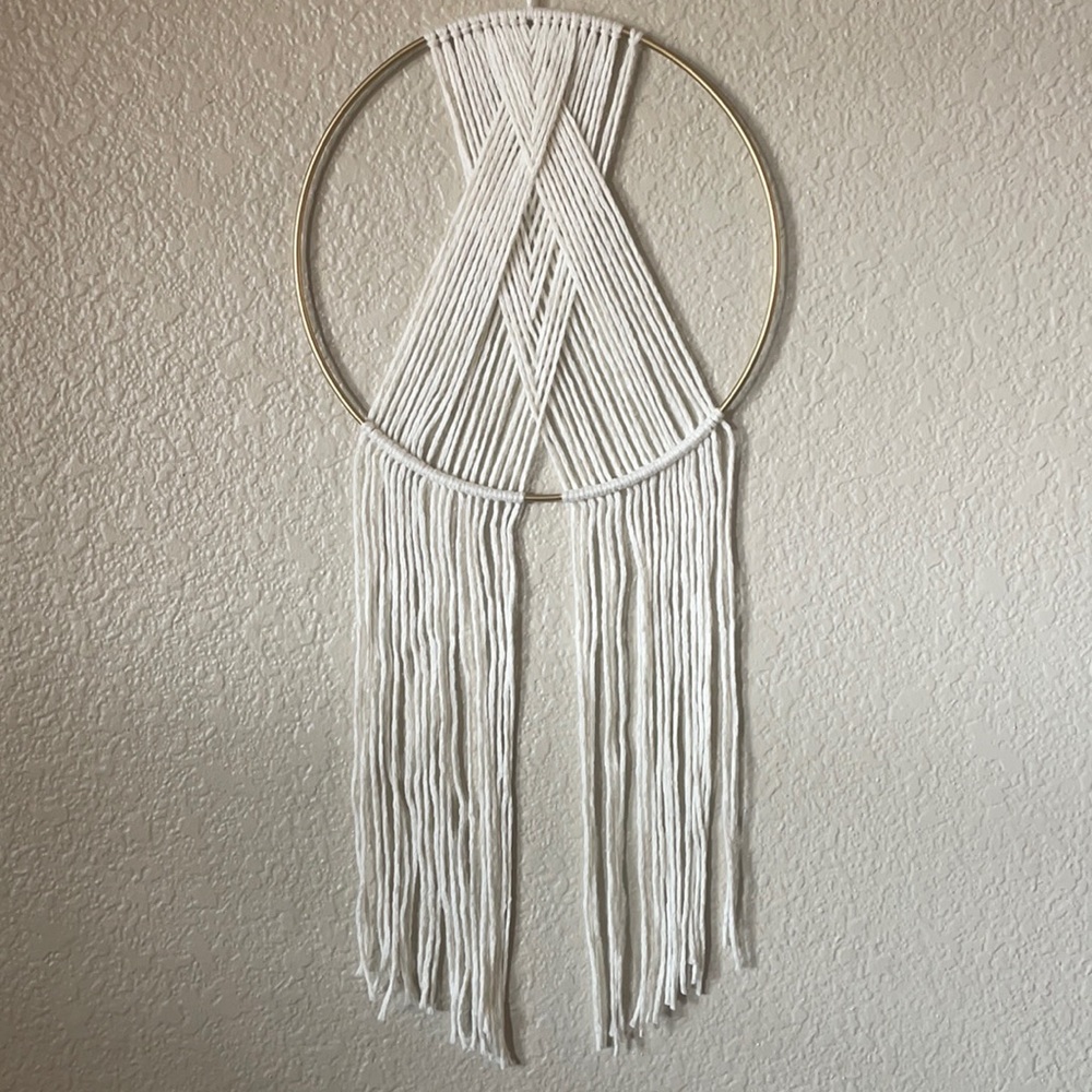 Yarn wall hanging